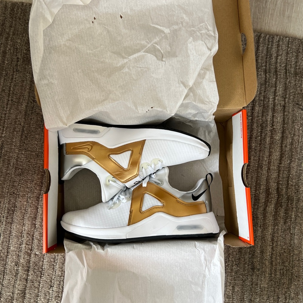 NIB! Nike Air Max Bella TR 5 — size 10